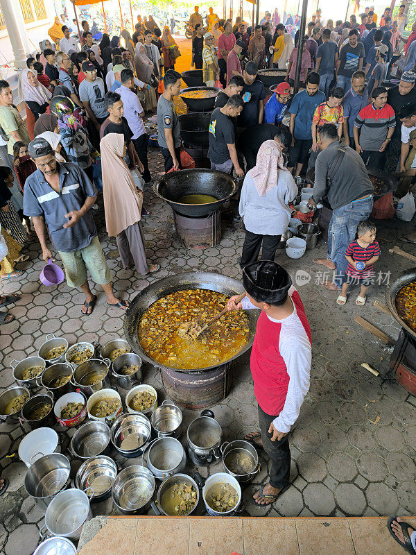 “Kuah Beulangong”是亚齐人在特殊场合的特色菜。
